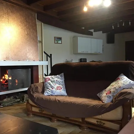 Holiday home Maison De Pareloup -les Pieds Dans L'eau- *