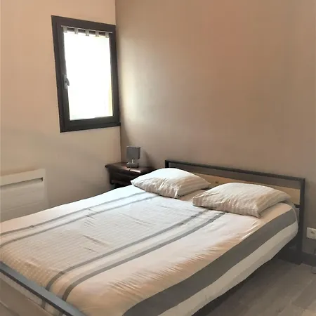 Maison De Pareloup -les Pieds Dans L'eau- Feriehus *