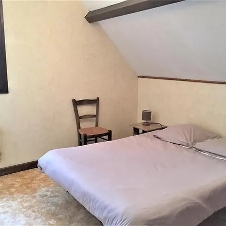 Maison De Pareloup -les Pieds Dans L'eau-