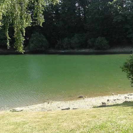 Feriehus Maison De Pareloup -les Pieds Dans L'eau- *