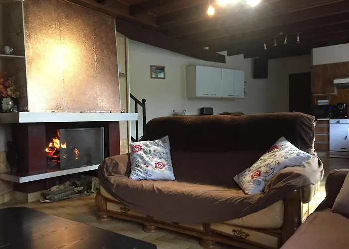 Prázdninový dům Maison De Pareloup -les Pieds Dans L'eau- *