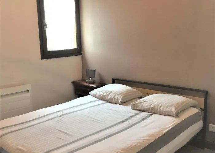 Maison De Pareloup -les Pieds Dans L'eau- Prázdninový dům *