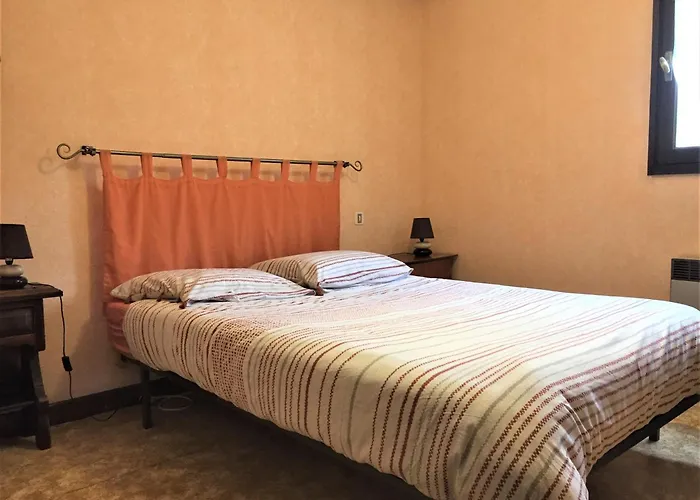 Maison De Pareloup -les Pieds Dans L'eau- Prázdninový dům