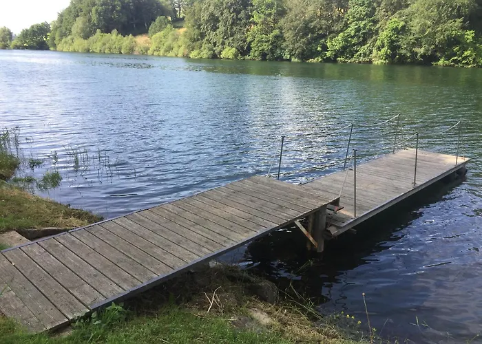 Prázdninový dům Maison De Pareloup -les Pieds Dans L'eau- Arvieu